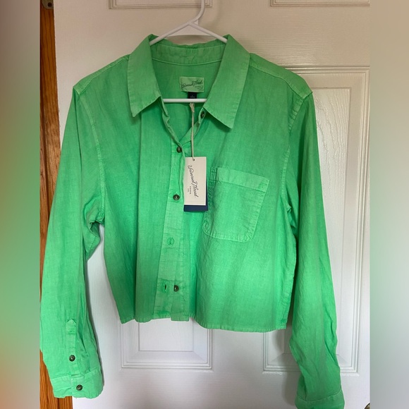 Universal Thread Tops - Universal Thread Cropped Button-Up Shirt - Size Large (EUC)